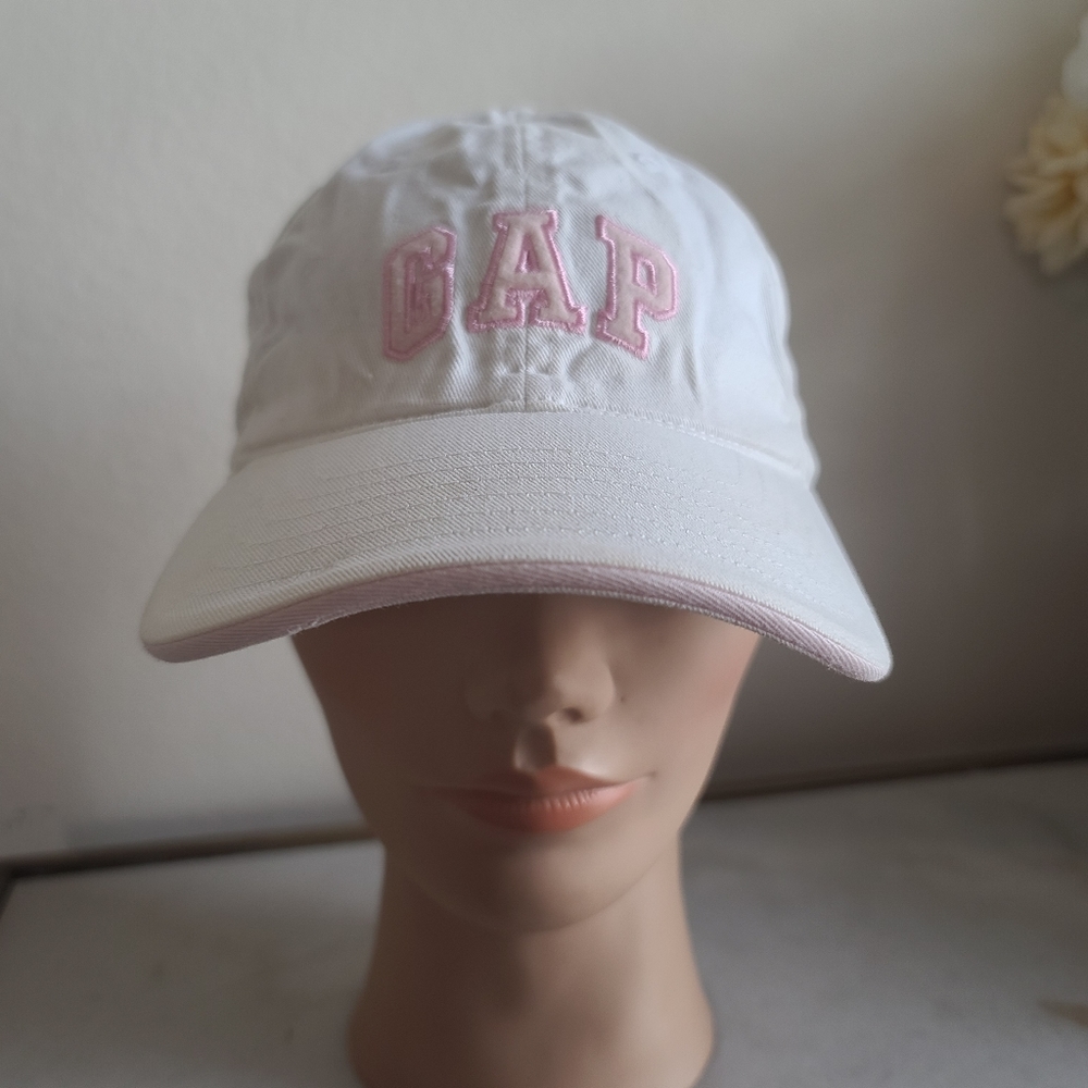 Gap logo white and pink baseball hat